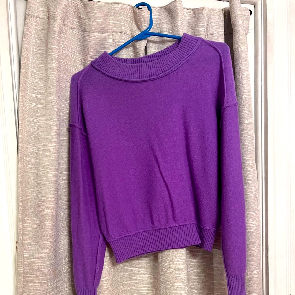 Cashmere beautiful lilac sweater brand new